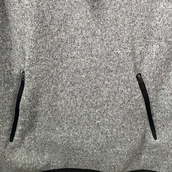 Old Navy active wear sweatshirt - Picture 4 of 5